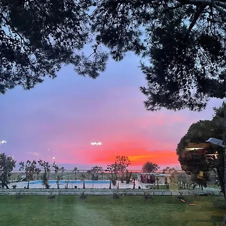 Divjaka Resort *