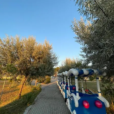 Divjaka Resort *