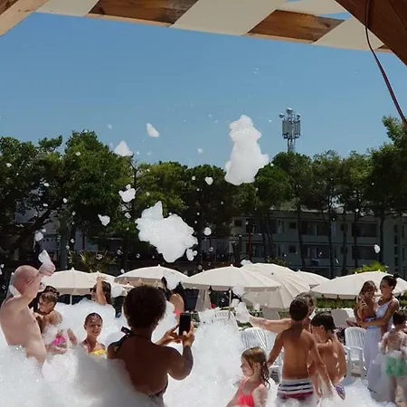 Divjaka Resort 度假村 *